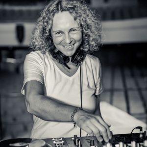 Stefanie Hopp, DJ Frau Hoppe, ist Mitglied im Künstlersozialwerk