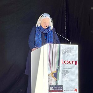 Renate Hausdorf, Präsidentin des Künstlersozialwerks liest aus verbrannten Büchern