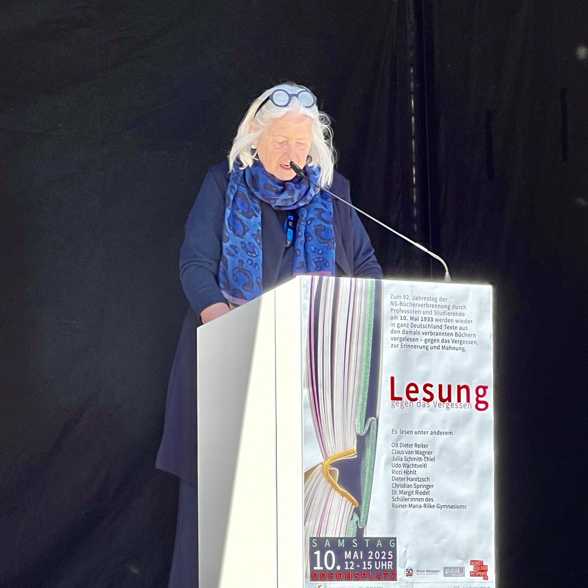 Renate Hausdorf, Präsidentin des Künstlersozialwerks liest aus verbrannten Büchern